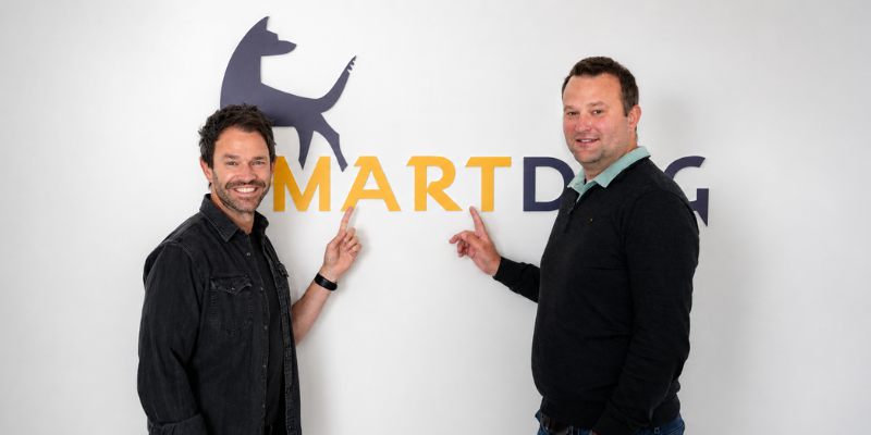 SmartDog mit neuem Herrchen Simon Noringbauer (li) & Alexander Zwick (re)